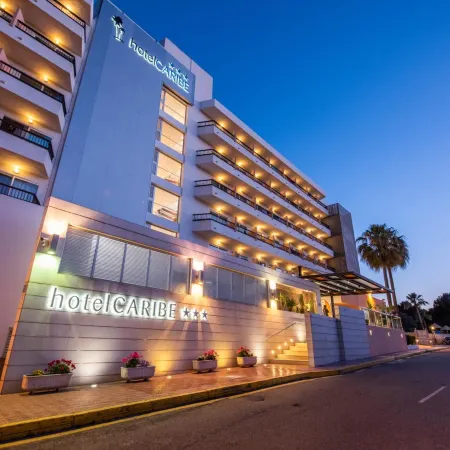 Hotel Caribe Ibiza Отели рядом с достопримечательностью «Пристань для яхт Санта-Эулалия»