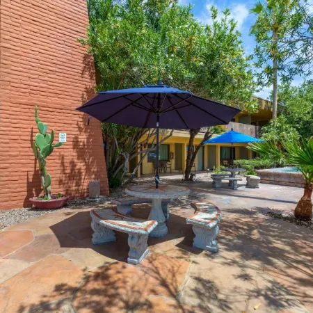 Royal Sun Inn & Suites