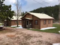 Black Hills Cabins and Motel at Quail's Crossing - 2-Star