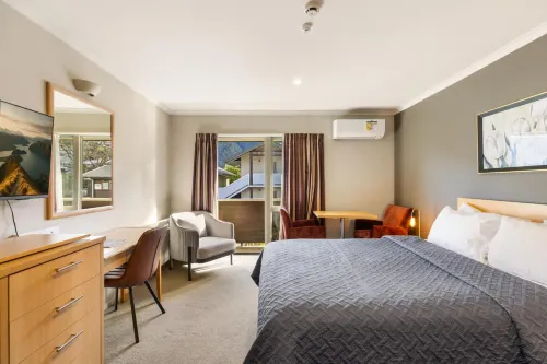 Queenstown Motel Apartments - Jacuzzi