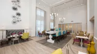 Hampton Inn & Suites Chicago/Schaumburg - Breakfast