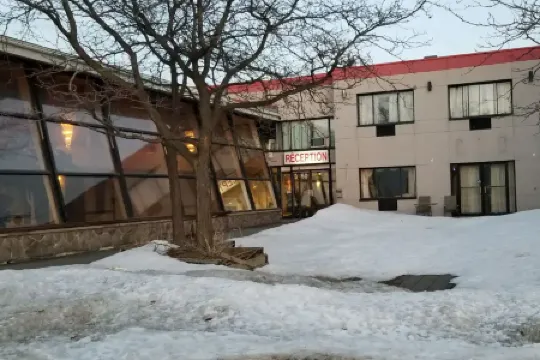 蒙特利爾機場唄盟旅館套房酒店