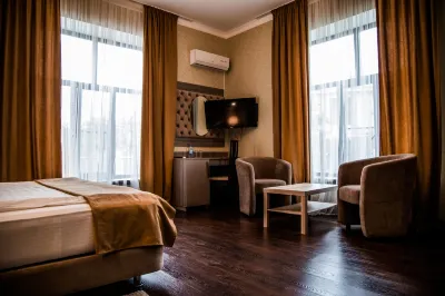 Nebo Hotel Hotel dekat Renus