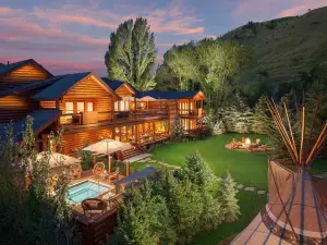 Rustic Inn Creekside