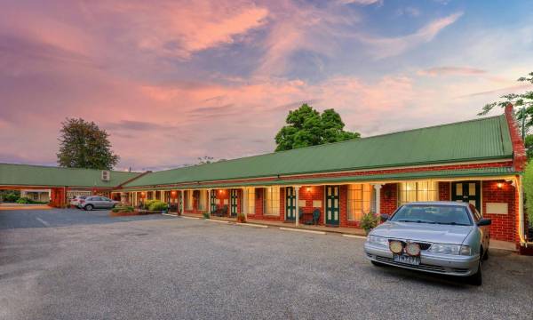 Elms Motor Inn