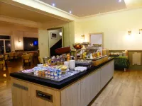 Logis Hotel des Bains - breakfast