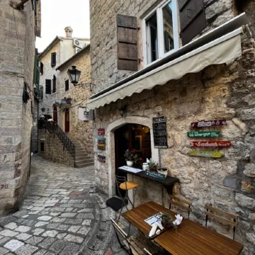 Guesthouse Athos Отели в г. Котор