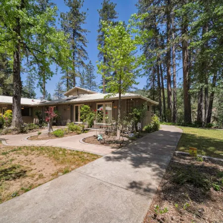 The Inn at Shasta Lake
