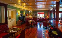 Step House Hotel - bar