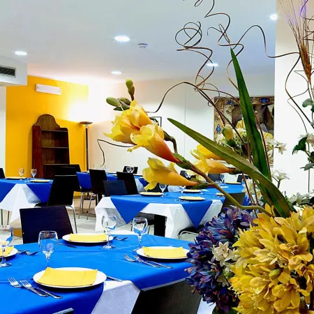 City Hotel & Suites