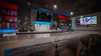 Quality Inn & Suites - bar