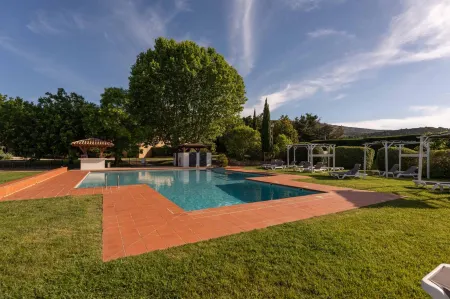 Hôtel Mercure Aix-en-Provence Sainte-Victoire Отели в г. Фюво