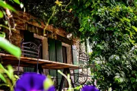 Mas la Pomarede Hotels in Robion