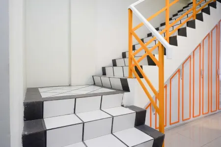 RedDoorz Syariah @ Kelud Sampangan Semarang Отели в г. Gajahmungkur