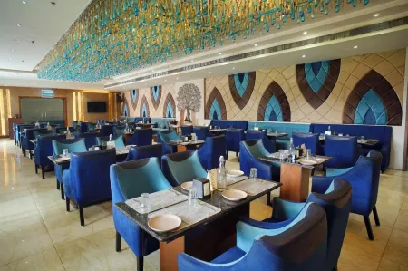 Pride Hotel & Convention Centre Indore Отели рядом со станцией Indore Junction