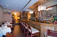 Marco LaGuardia Hotel and Suites - bar