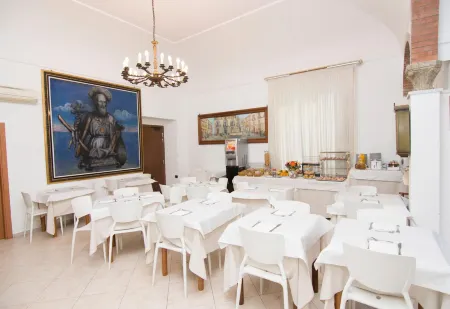 Hotel Fontana Отели рядом с достопримечательностью «Собор Св. Андрея»