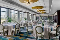 Renaissance Mobile Riverview Plaza Hotel - parking