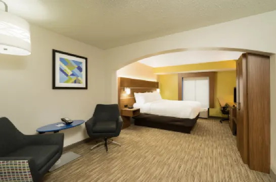 Holiday Inn Express & Suites LOUISVILLE EAST by IHG โรงแรมใน
