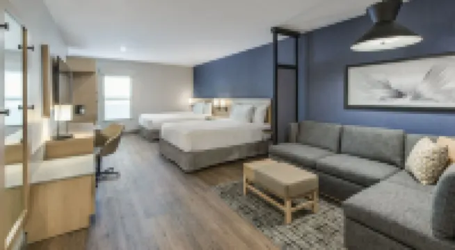 ไฮแอทพลาซนิววาร์ค - ถนนหลัก