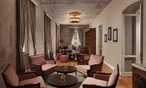 Adahan DeCamondo Pera, Autograph Collection