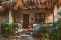 Palm Grove Beach Resort Hotel di Mandrem