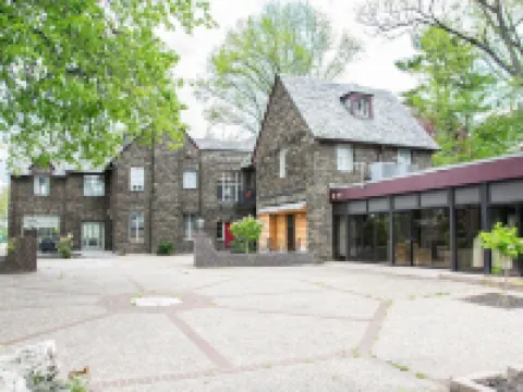 The Manor on Front Hotels in 