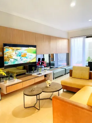 Platinum Setrasari Guest House 5Br Private Pool Bandung - Villas