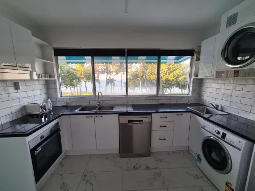 Emthree Seaside Apartments - Parkplatz
