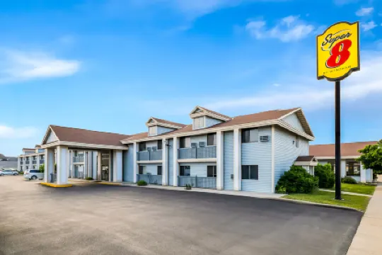 Super 8 by Wyndham la Crosse