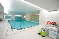 The Holman Grand Hotel - Pools