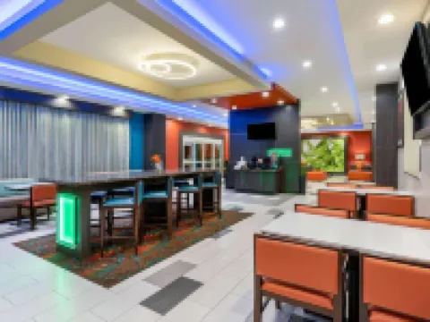 La Quinta Inn & Suites by Wyndham Muskogee Hotels in Muskogee