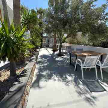 Dragonfly Villas Hotel Exterior