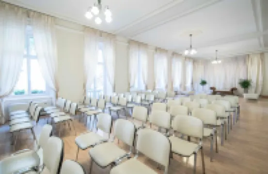 哈耳摩尼亞皇宮公寓