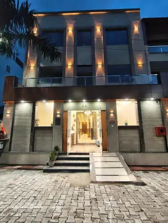 Taj Nice Point Manage by Taj Sunrise Group Отели рядом с достопримечательностью «Tomb of I'timād-ud-Daulah»