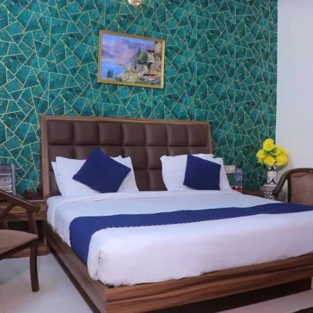 Hotel Panache 500 Mtrs from Shri Krishna Janma Bhumi Teample