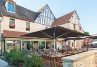 Hôtel Aux Vieux Remparts - breakfast