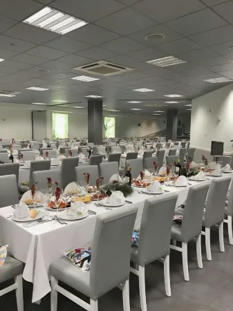 Manolo Отели рядом с достопримечательностью «Escultura de Carlos III»