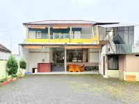 RedDoorz Syariah at Nusa Indah Near Bns Hotels in Tlekung