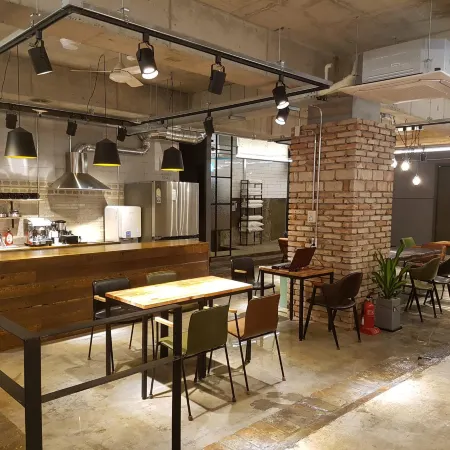 Travel Light Hostel Отели рядом с достопримечательностью «Банк Пусана»