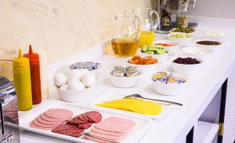 Statskij Sovetnik Na Kustarnom Hotel