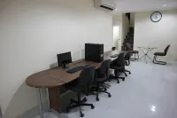 이선 호텔 칠린칭 플라자 Tarumajaya 호텔