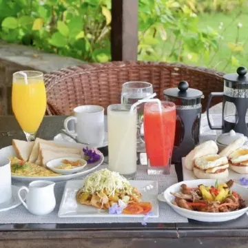 Puesta del Sol Beach Bungalows and Restobar