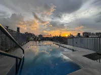 NEST FORT BGC - piscina