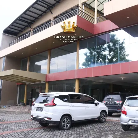 Grand Mansion II Hotel Blitar Отели в г. Blitar Regency
