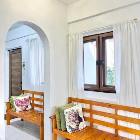 NomadsMNL Backpackers Homestay - near Airport