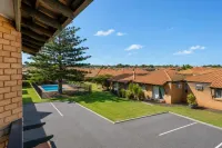 Geraldton's Ocean West Holiday Units & Short Stay Accommodation - 駐車場