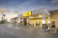 Super 8 by Wyndham Ellenton Bradenton Area Hoteles en Palmetto