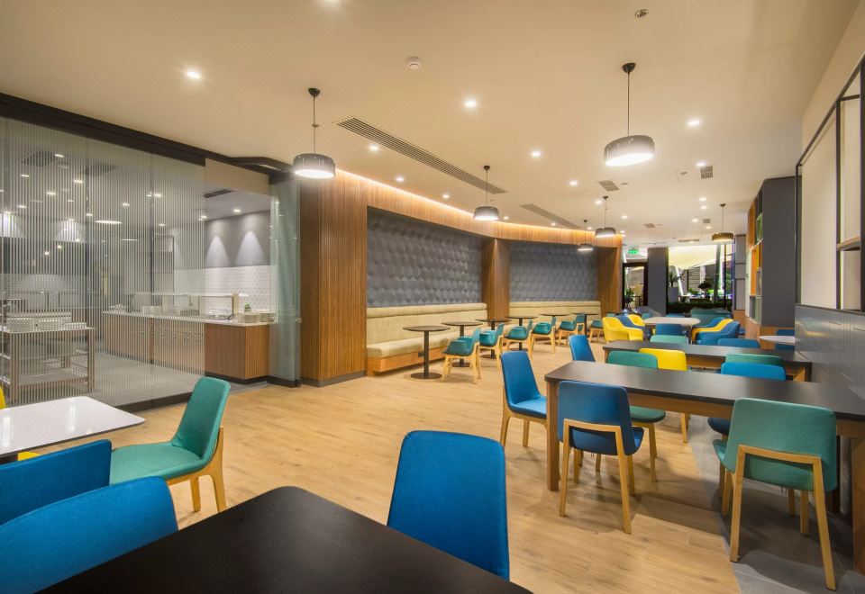 2. 홀리데이 인 예..