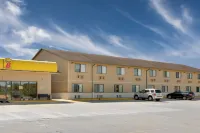 Super 8 by Wyndham Macomb Hotels near Greenhouse